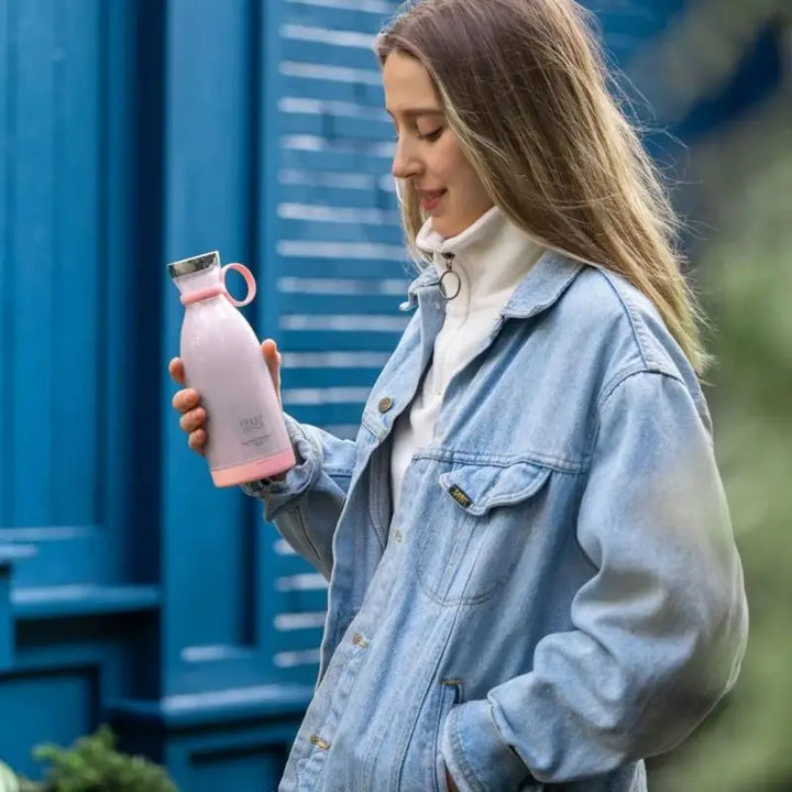 Portable Mini Juice Blender - USB Rechargeable 6-Blade Fruit Mixer for Fresh Juices on the Go!